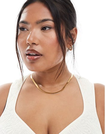 Curve waterproof stainless steel necklace with snake chain detail in gold tone