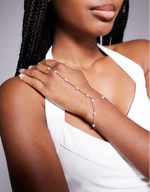 beachdays mini shell pendant necklace in gold