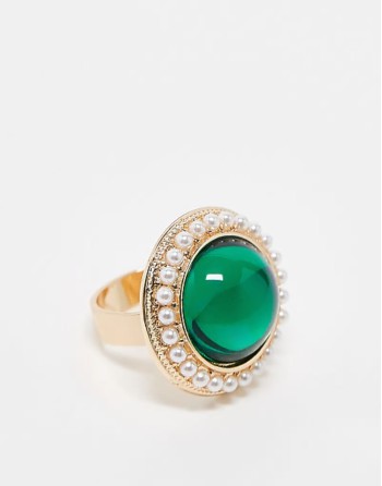 oversized ring with pearl outer in gold