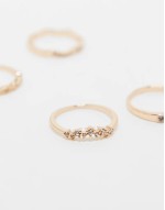 pack of 4 rings with delicate crystal detail in gold tone